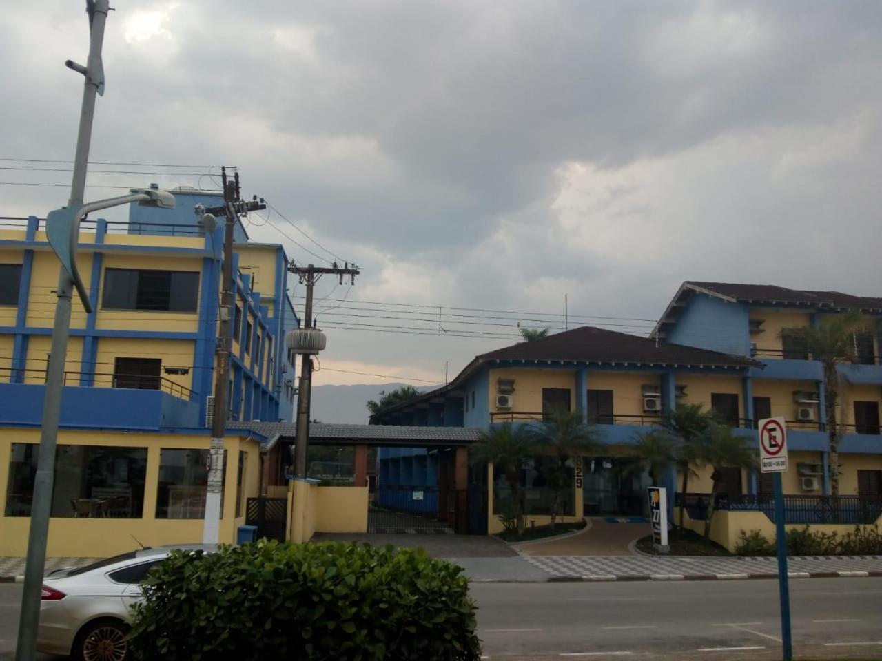 27 Praia Hotel - Frente Mar ベルチオガ エクステリア 写真